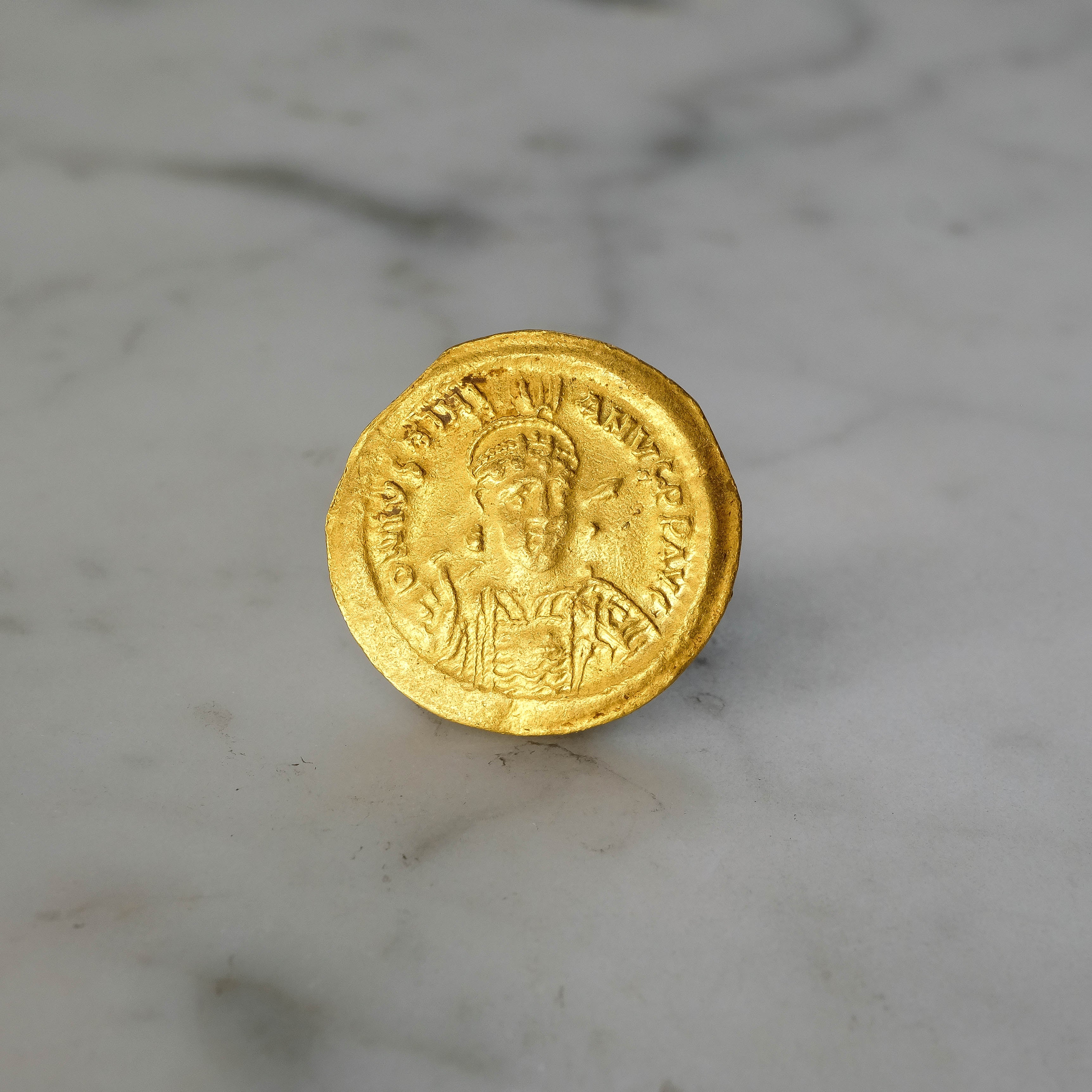 Justinian I Gold Solidus, c. 527 to 538 AD