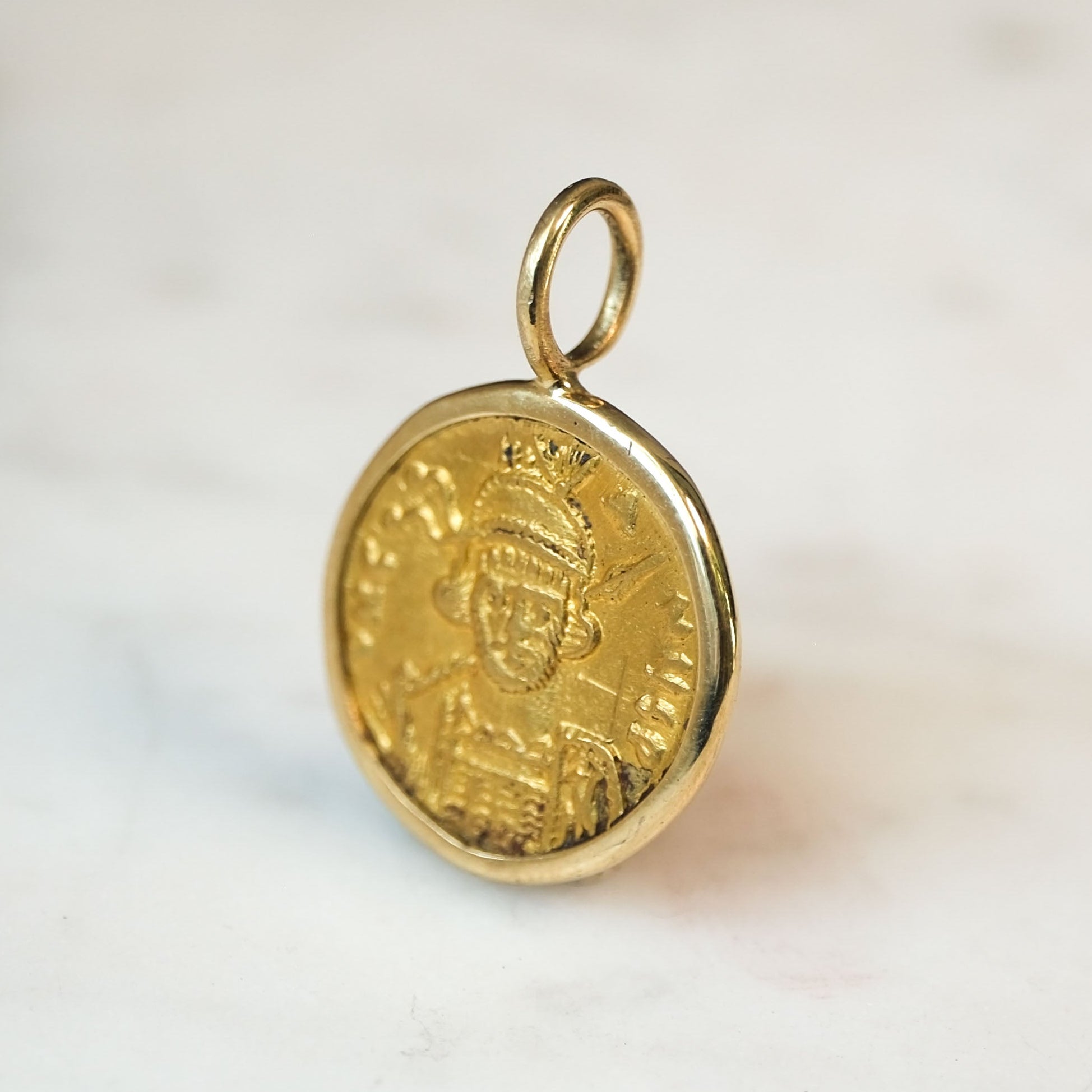 Solidus of Constantinus IV Pogonatus, c. 668 to 685 AD