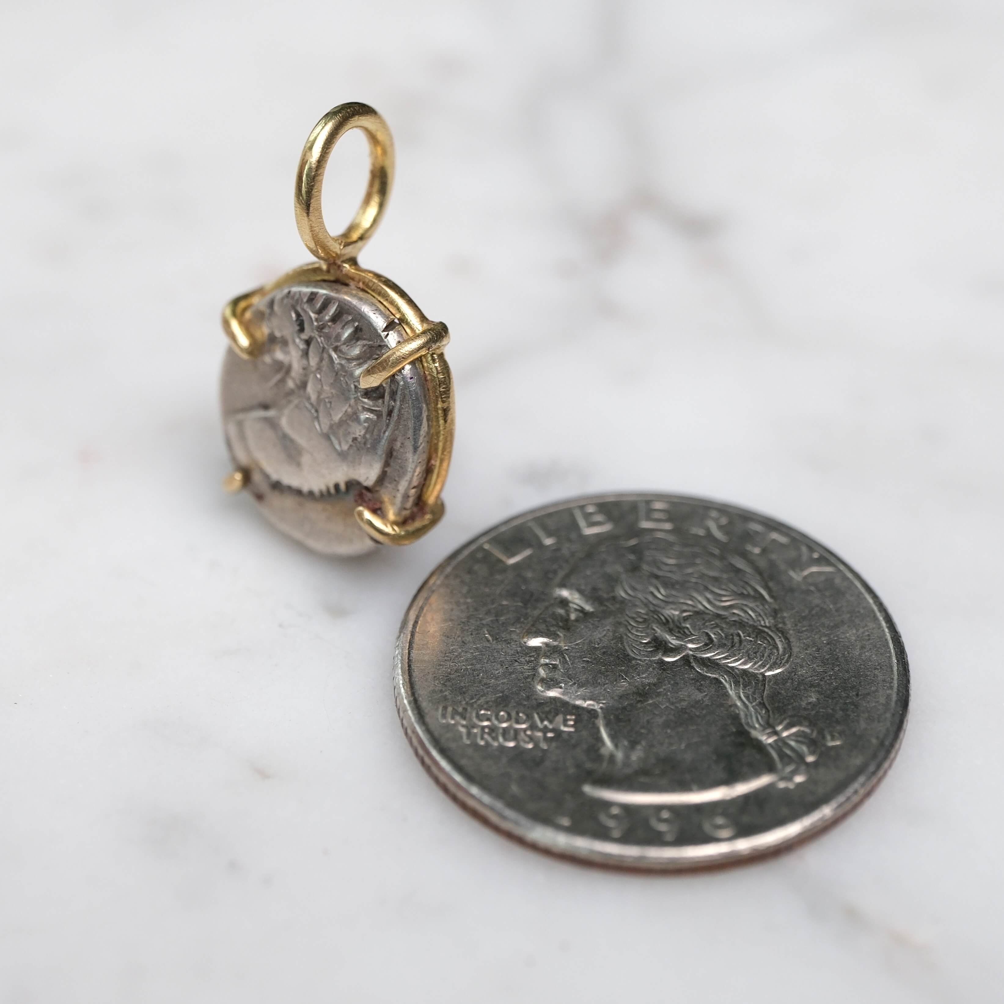 Lion and Pattern in 18k Gold