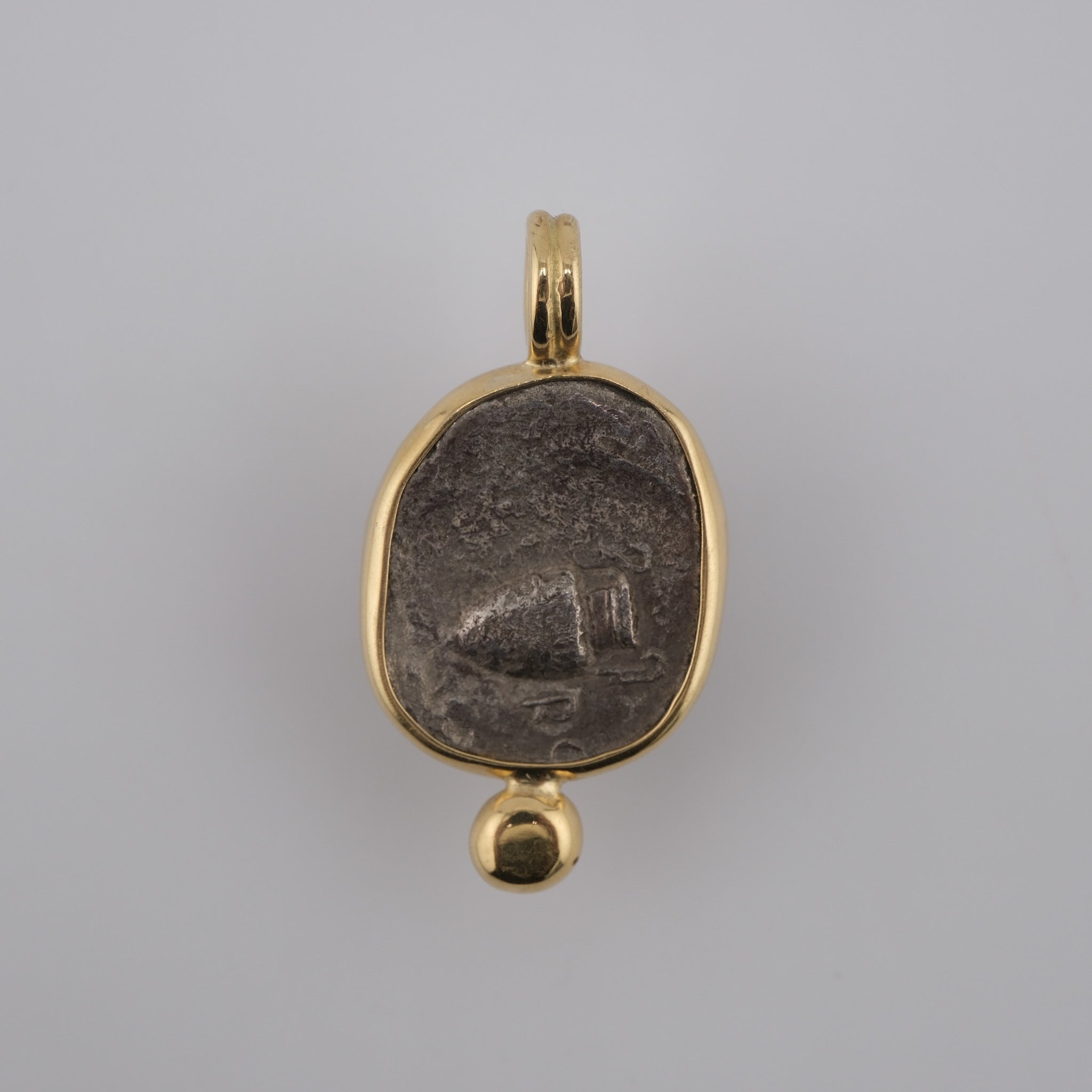 Thebes – Boeotian Shield & Amphora in Gold