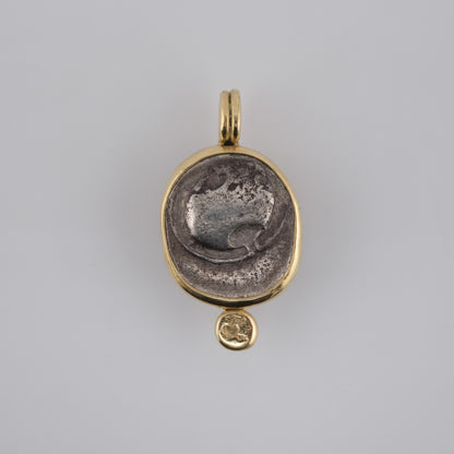 Boeotian Shield & Amphora in Gold