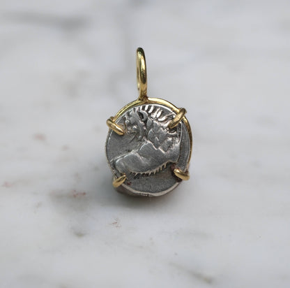 Lion and Pattern in 18k Gold