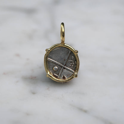 Lion and Pattern in 18k Gold