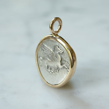 Pegasus Stater in 18k Gold - with Owl