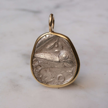 The Athenian Owl in 18k Gold