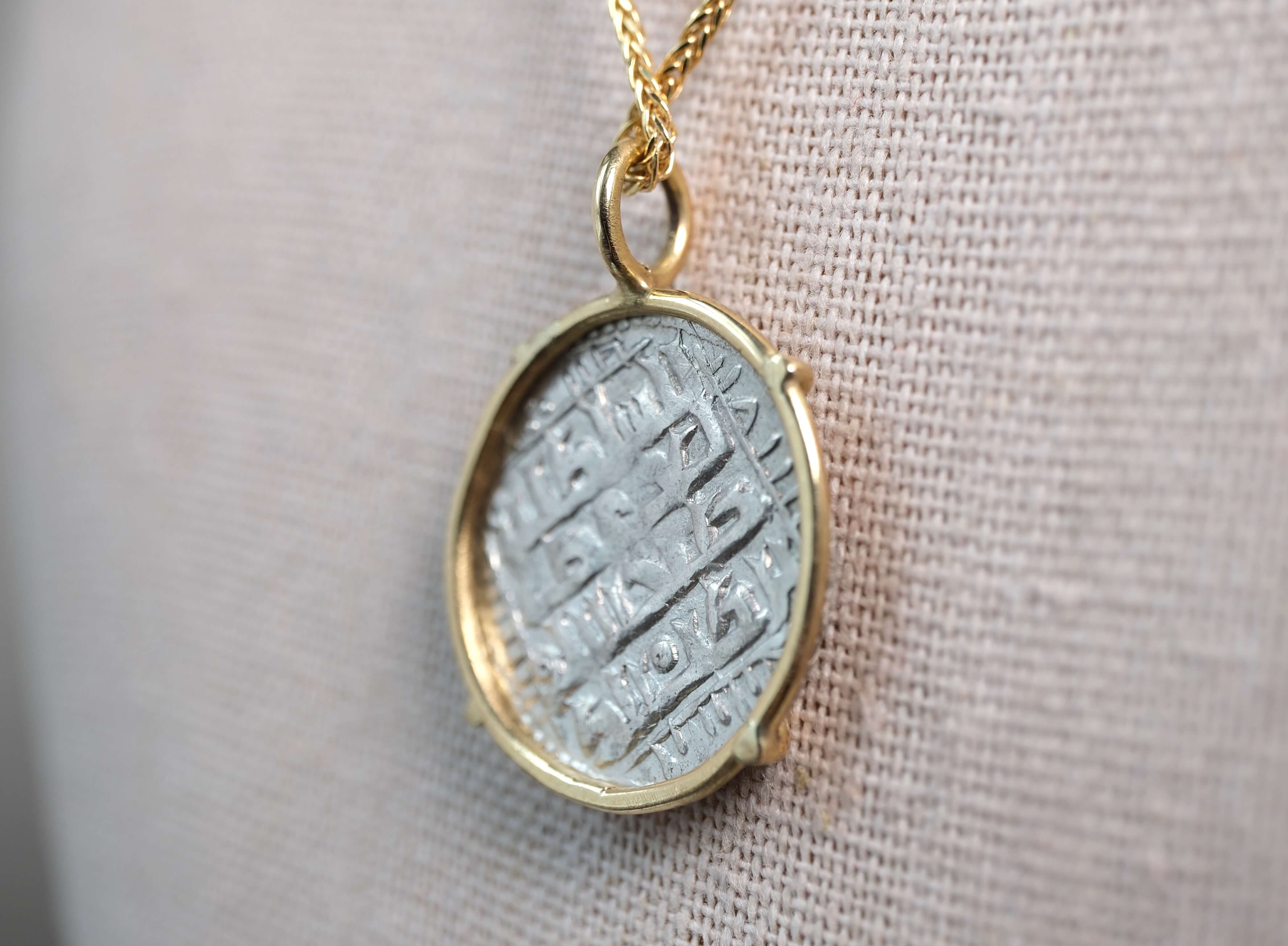 Seljuk Lion & Sun Dirhem Pendant in 18k Gold