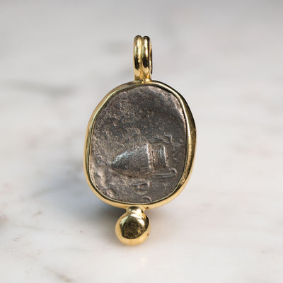 Boeotian Shield & Amphora in Gold