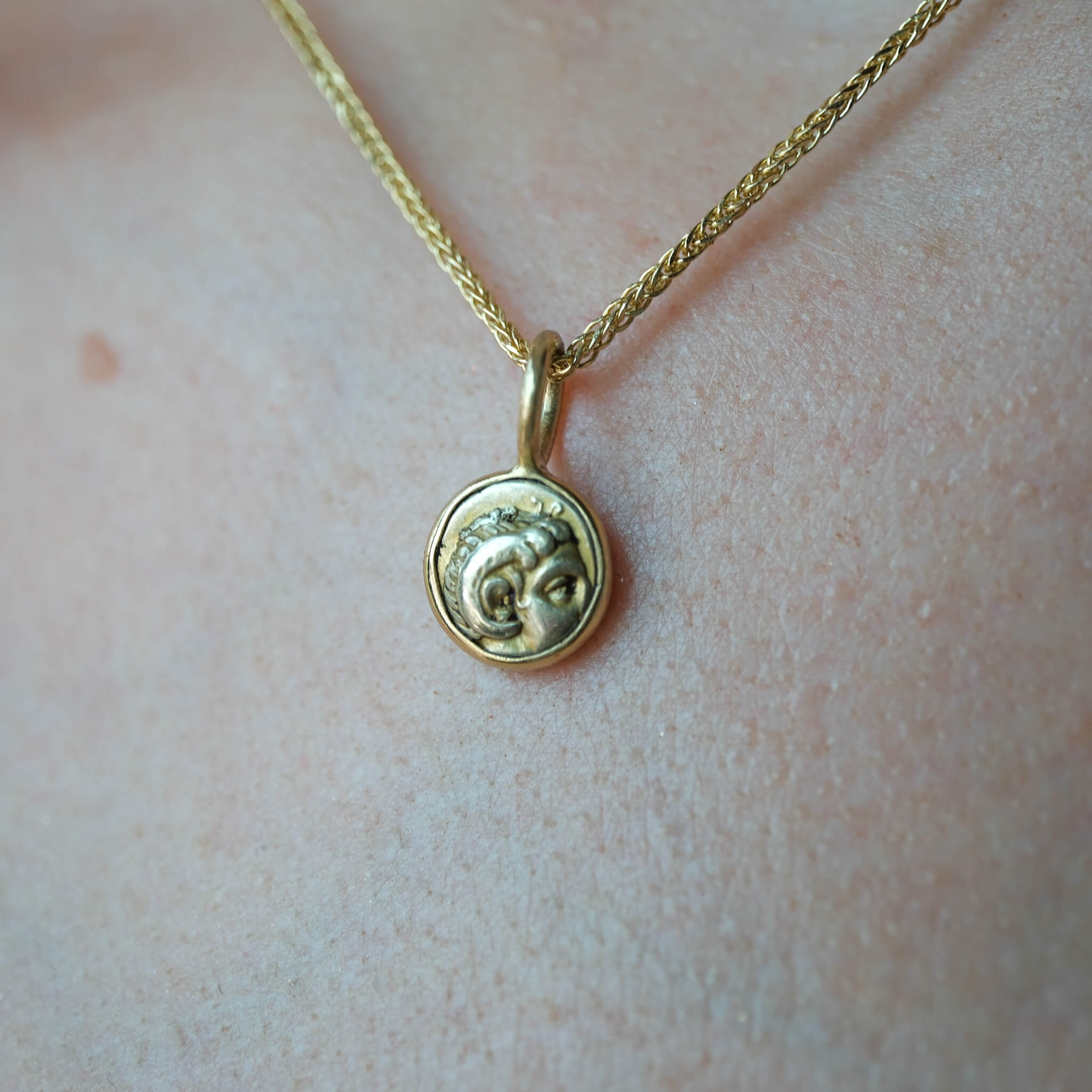 Divine Kingship – Electrum in 18k Gold